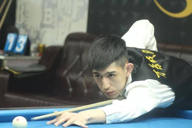 不容小觑的 不容小觑的