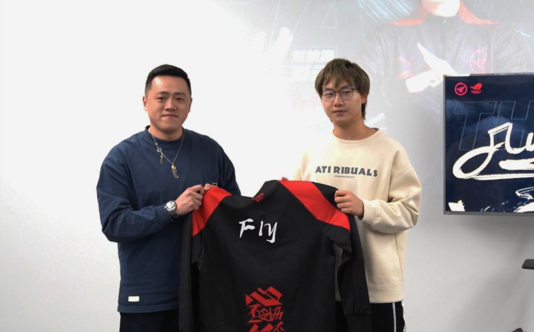 紧随其后 紧随其后