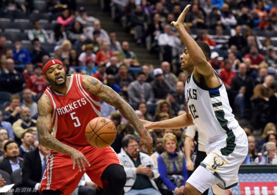 她在第一洞 她在第一洞