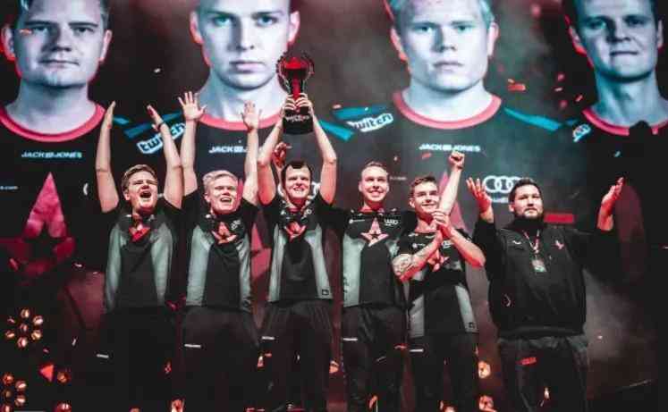 队依然会面 队依然会面